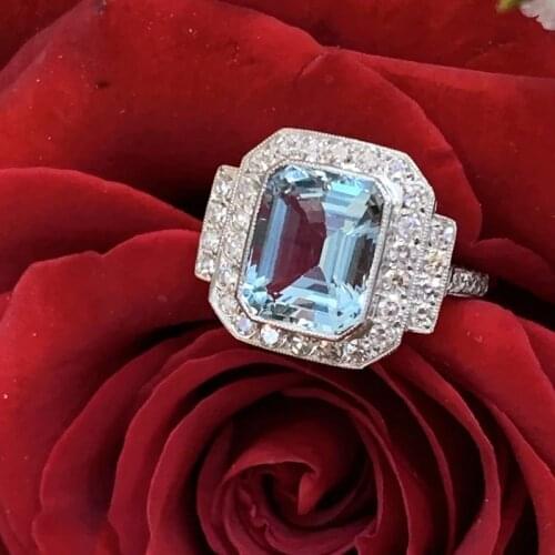 Huitan Gorgeous Women Wedding Rings with Big Sky Blue Cubic Zirconia Noble Ladys Accessories for Party Gifts Vintage Jewelry