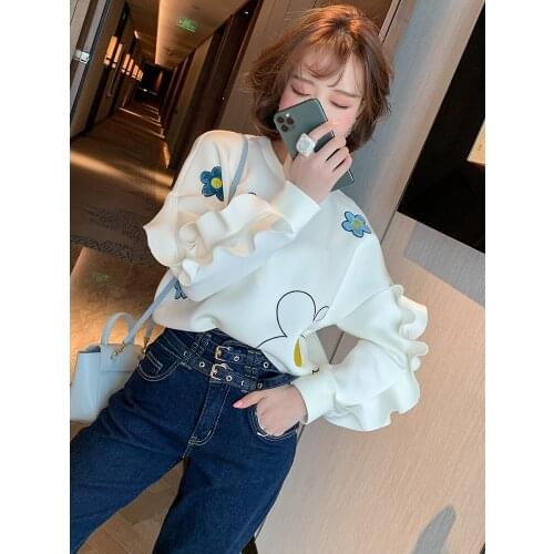 Fresh age-reducing patch embroidery small flower stitching romantic ruffled sleeve sweater women 2020 autumn and winter new