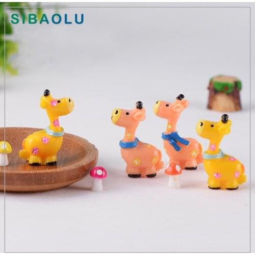 2pcs Wear Scarf Sika Deer Animal Model figurine home miniature fairy garden decoration DIY accessories Statue Resin Craft Figure