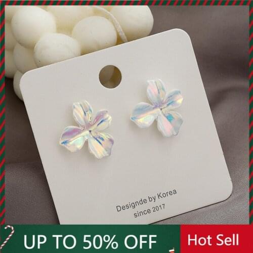 Needle Simple and Popular Daisy Acrylic Earrings for Women Three-dimensional Flowers Niche Design Ear Clips Earrings