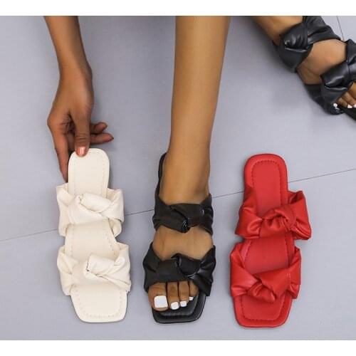 Women Summer New Flat Sandals Slippers Female Square Heel Pleated Sandal Ladies Casual Soft Bottom Square Toe Slides Hot Sale