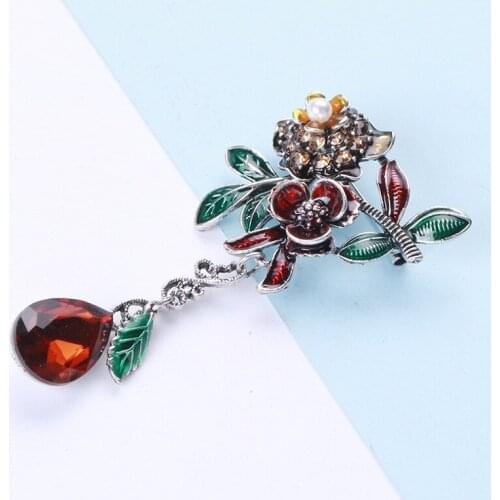 States retro camellia brooch crystal corsage, ms elegant temperament joker pin chain.scarves buckle accessories gifts