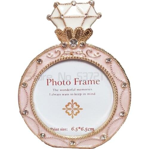 Japans 3-inch gold depicting diamond crown metal photo frame small swing table, round, luxurious and exquisite gift decorations