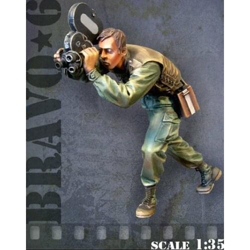 1/35 scale Vietnam War US Army war correspondent miniatures Resin Model Kit figure Free Shipping