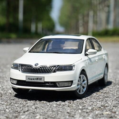 Diecast 1/18 Scale 2016 Skoda RAPID Alloy Mini Car Model with Full Open Door Static Display Hot Kids Toys Boys
