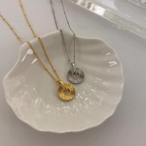VSnow Minimalist Gold Silver Color Sun Hollow Round Flat Pendant Necklaces for Women Trendy Charms Necklaces Jewelry Accessories