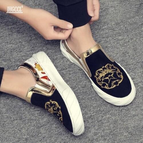 Mens shoes spring and autumn a foot gold embroidery fashion casual shoes new trend bean shoes fisherman board shoes A15