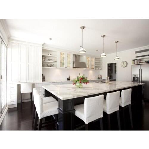 White wood kitchen cabinets