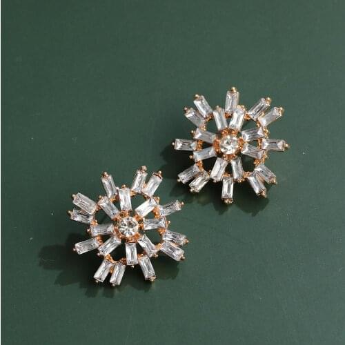 White Square Crystal Stud Earrings New Korean Elegant Women Heart Crystal Small Earrings Girls Wedding Jewelry Accessories