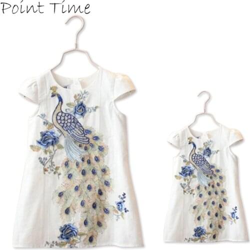 Point time Clothes For A Family Photo Shoot