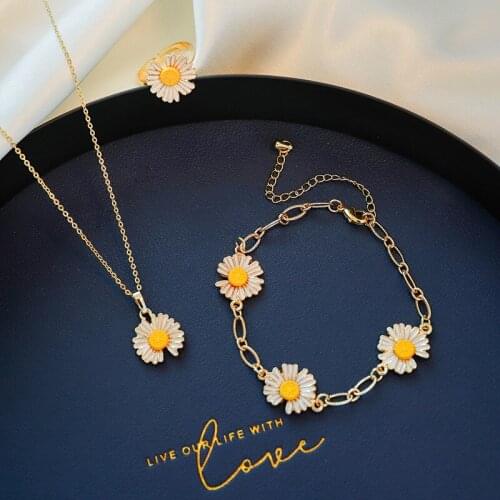 Small Daisies Flower Bracelet 24cm Adjustable Plating Gold Chain Symbolizes Happy Reunion of Lovers Gift for Girls d88