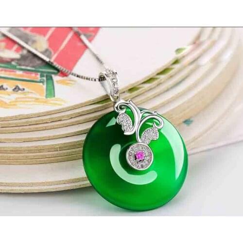 Carefully designed freshwater pearl necklace for mother-in-laws green jade pendant birthday gift