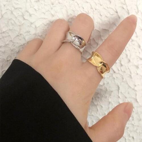 2020 Fashion Womens Gold Metal Rings Men Men Personality Geometric Cross Twisted Simple Rings Retro Party Jewelry Gifts Viking