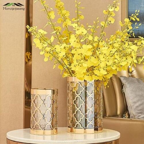Tabletop Vases Europe Flower Vase Geometric Shape Metal Gold Hollow Clover Flower Holder for Home/Wedding Decoration Gifts G068