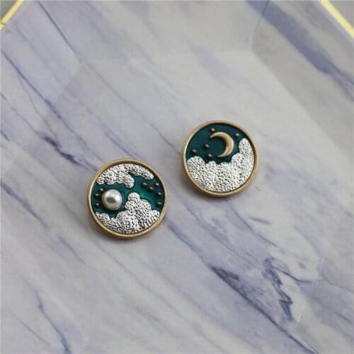 Autumn and winter new retro palace cloud open sun and moon dripping brooch couple style corsage girl coat and backpack accessori