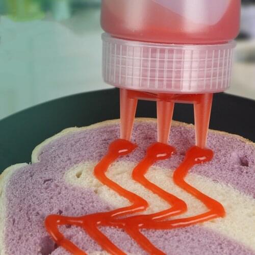 1 Pcs Sauce Vinegar Oil Ketchup Gravy Cruet Kitchen Accessories Gravy Boat Plastic Condiment Dispenser With Three Holes