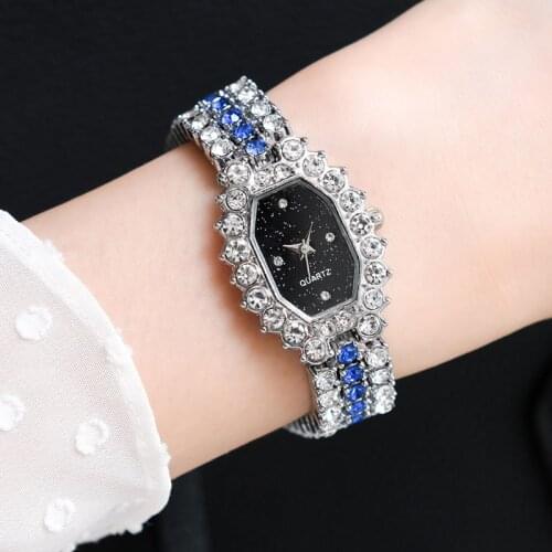 New Style Ladies Watch, Diamond Starry Sky Emerald Fashion Ladies Quartz Watch, Elegant Temperament Ladies Watch