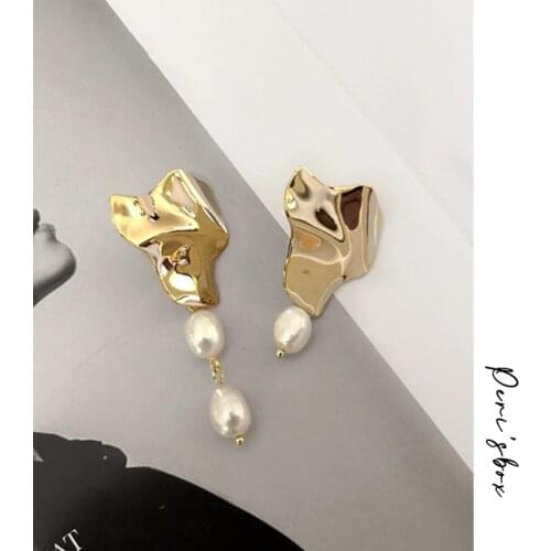 Perisbox Gold Metal Genuine Freshwater Pearl Asymmetric Earrings for Lady Large Baroque Dangling Drop Earrings Statement