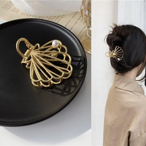 Cute Pearl Inlaid Hollow Metal Shell Scallop Shaped Hair Claws for Women Girl Barrette Hairpin Hair Clips 2021 New Arrival Trend