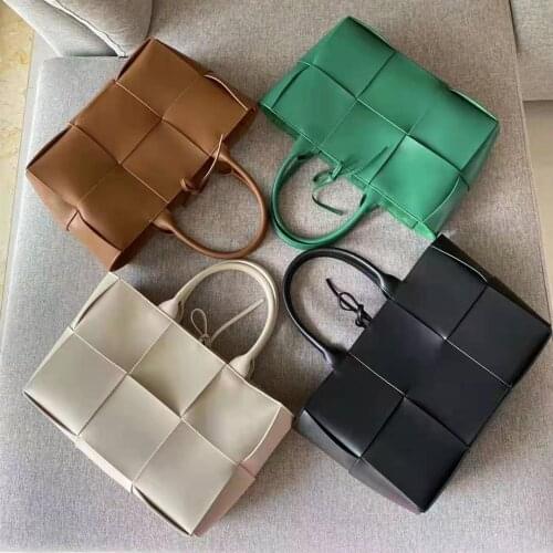 2021 Fashion Large Capacity Woven Handbag Real Leather Shopper Tote Bag Luxury Designer Brand Beach Bag for Women