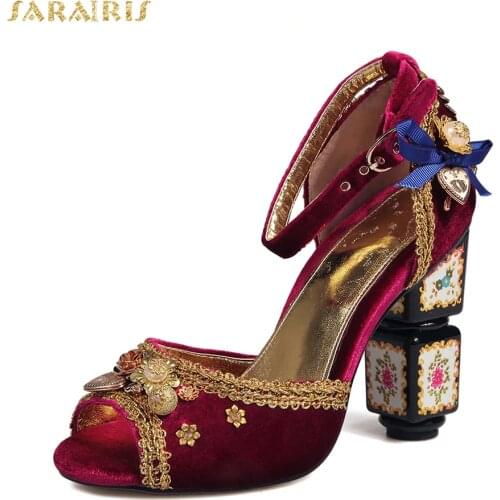 SaraIris Leather Pumps