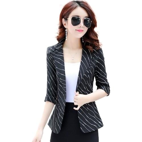 Three-quarter sleeve striped small suit womens short jacket 2021 spring new Korean style slim suit jacket thin section