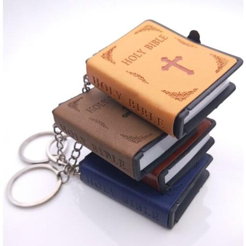 Mini Leather Book Pendant English/Spanish Version of Christian Holy Bible Keychains Funny Car Ker Bags Pendant Personality Gifts