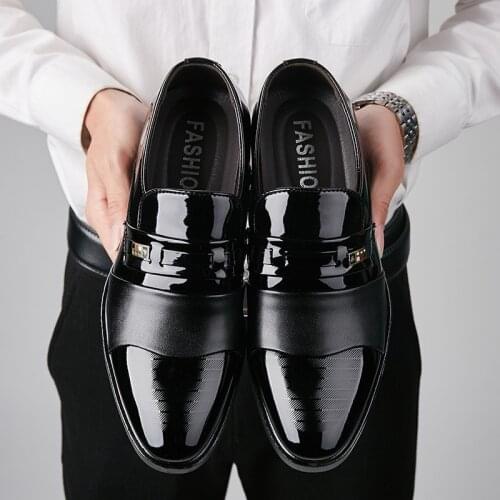 Summer Men Patent Leather Dress Shoes Mens Business Shoes Italian Style Vogue Men Shoes Male Footwear Fad New ty67