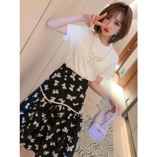 New - studded bow on the round collar T-shirt + nail bead jacquard skirt suits the new female summer