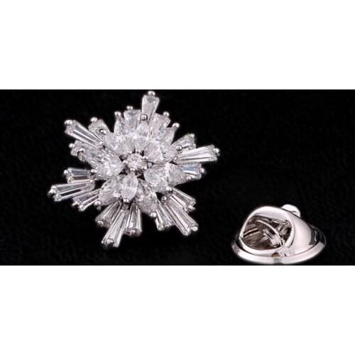 Fashion Classic Small Snowflake Button Brooch Pin Womens Coat Hat Accessories High Quality AAA Cubic Zirconia Brooche Jewelry