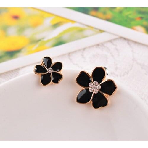 2019 New Korean 3 color Zinc alloy Flower clip earrings without piercing For Women Summer Fashion Accessories Earrings