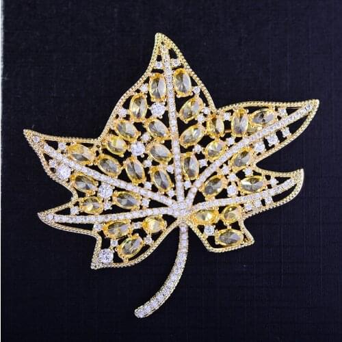 Vintage Full Micro Pave Yellow White Crystal Zircon Maple Leaf Brooches for Women Men Gold Tone Brooch Pin Canadian Fall Jewelry