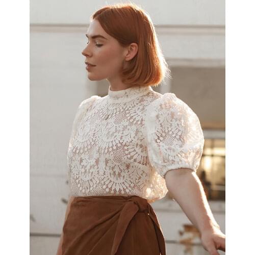 Hollow Out Lace Shirts Women Summer Puff Sleeves Sexy Blouse en dentelle manches courtes 2021 Female Vintage Chic Blouses