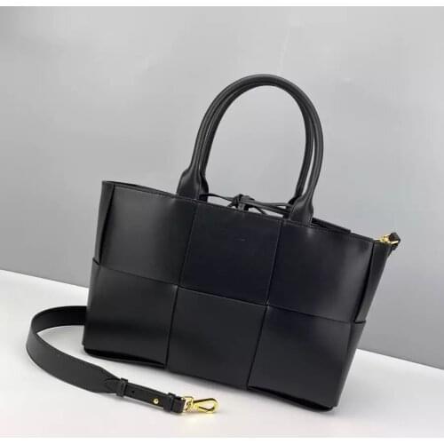 New Fashion Light Luxury Tote Bag Large Capacity Commuter Shoulder Bag Fashion Splice Woven Shopping Bag Leather Travel Bag