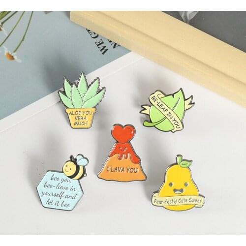 Creative Design Love Heart Volcano Aloe Vera Bee Alloy Brooch Fashion Simple Small Fresh Leaf Pear Fruit Badge Pin Jewelry