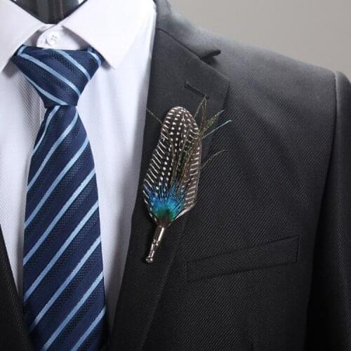 20 pcs/lot , Mens Feather Flower Lapel Pin, Groom Groomsmen Boutonniere for Party Business Wedding Small Gift