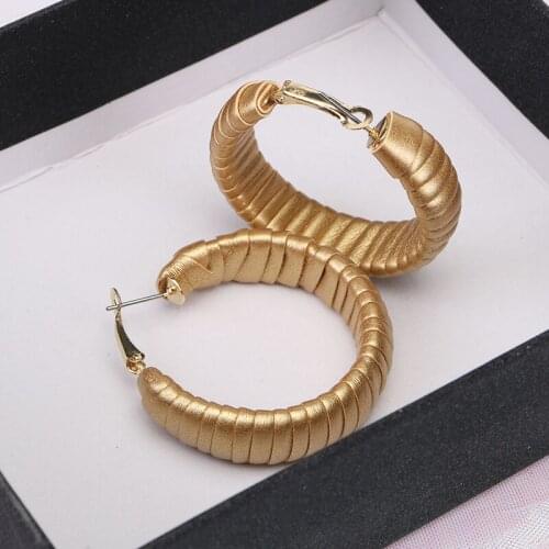 Korean Gold Soft Leather Wound Metal Earring For Woman Fresh Girl Wind Round Can Open The Makings Of Stud Earrings