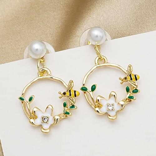 Fashion Bee Flower Leaf Round Drop Earrings for Women Enamel Imitation Pearl Butterfly Daisy Dangle Earring Jewelry 2021 Trend