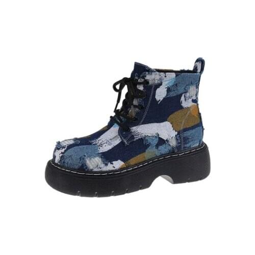 Boots of martins of spring autumn womens style are casual boots of thick sole of camo color
