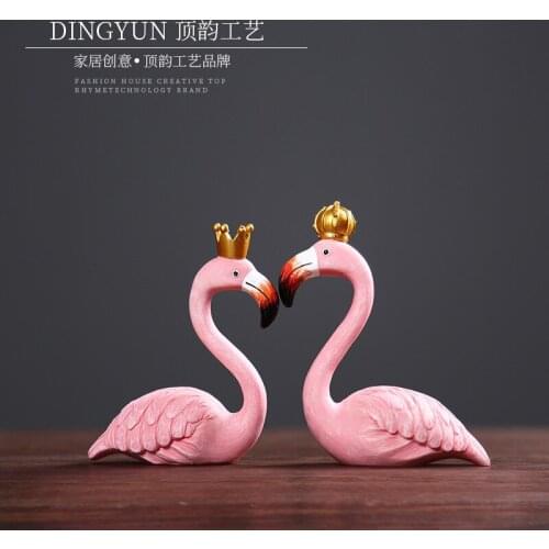 Resin crafts crown flamingo jewelry creative home decoration living room TV cabinet lovers decorative ornaments(A928)