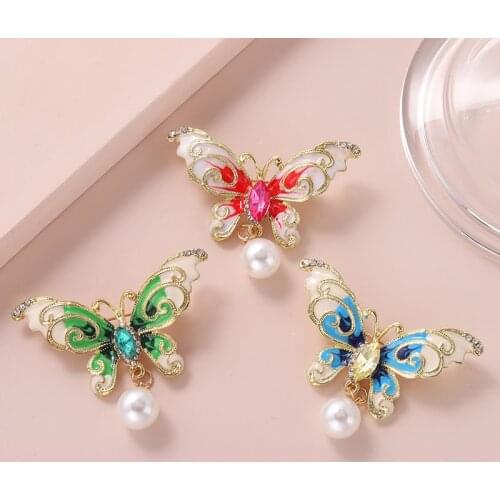 Vintage Pearl Butterfly Retro Alloy Jewelry Insect Trendy Brooches For Women Badge Corsage Wedding Dress Elegant Party Pins