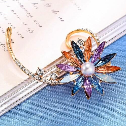 New Luxury Elegant Big White Pearl Rainbow Crystal Sunflower Brooches Gold Color Rhinestone Alloy Brooch Lady Safety Pins