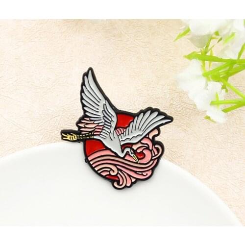 Fashion and Creative Cartoon Crane Spreads Its Wings Soaring High Above The Sun Dripping Oil Brooch Trendy Animal Accessories