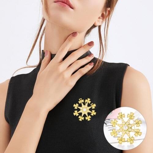 Vintage Beautiful Rhinestone Inlaid Badges Pin Retro Button Badges Creative Birthday Gift