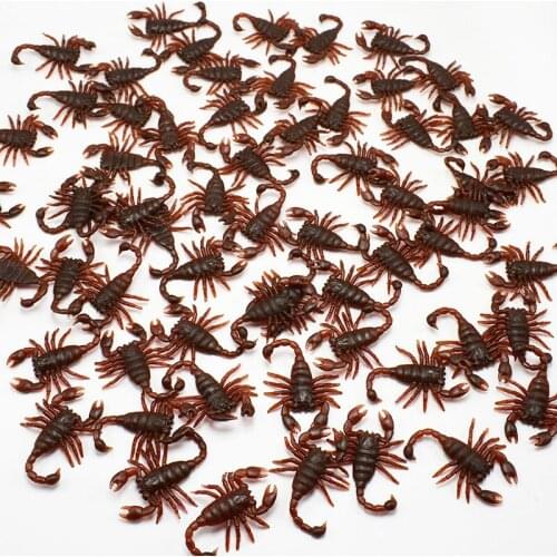 50pcs Jokes funny Toys Housefly / Cockroach Plastic Bugs April Fools Day props Simulated flying Halloween Decoration