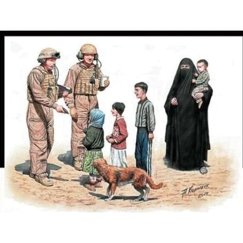 MB 35159 1/35 Here is Snickers, help yourself, please