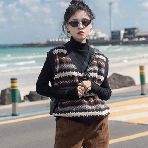 Autumn and winter new womens sleeveless pullover sweater Korean loose knit vest short womens casual all-match blouse