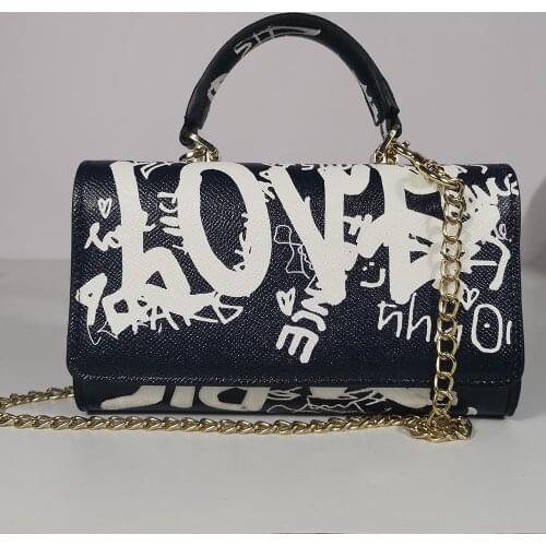 Handbag box square bag Korean graffiti black and white messenger bag square portable messenger bag LOVE chain mini handbag