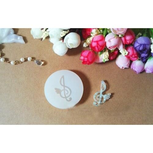 1pcs Music symbol with wings Liquid silicone mold DIY resin jewelry pendant necklace pendant lanugo mold resin molds for jewelry