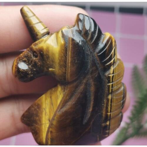 Natural tiger eye crystal, hand carved horse head can be placed in the crystal pieces, can be healing